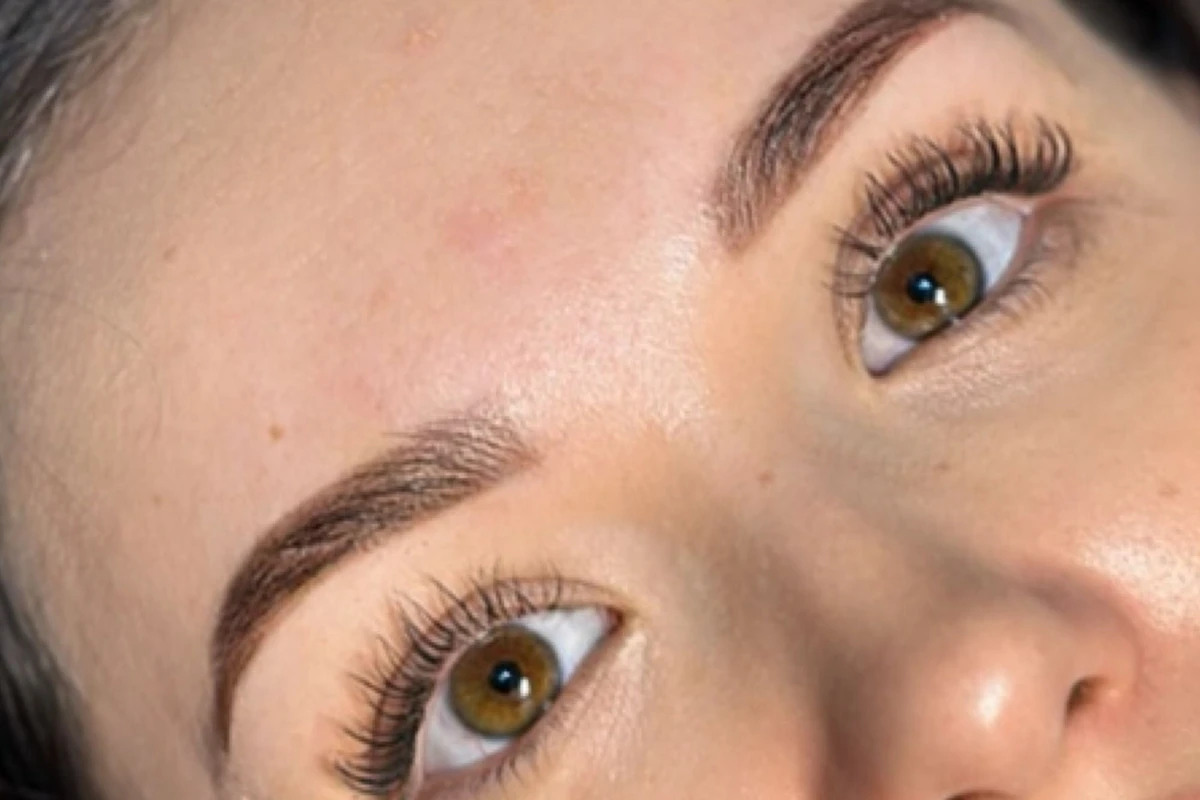 BRWI I RZĘSY - Modelowanie brwi henną